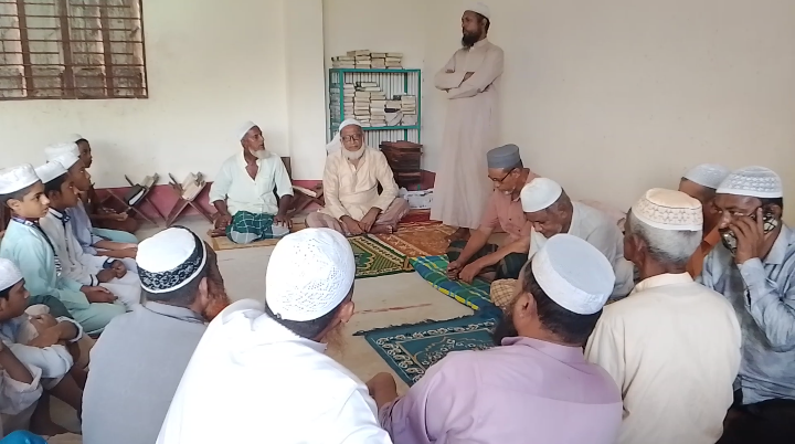 মার্কুলী বাজার কমিটির সেক্রেটারি আব্দুল মুসাব্বির মিয়ার পরিবারের পক্ষ থেকে মাদ্রাসায় খাবার বিতরণ ও দোয়া মাহফিল